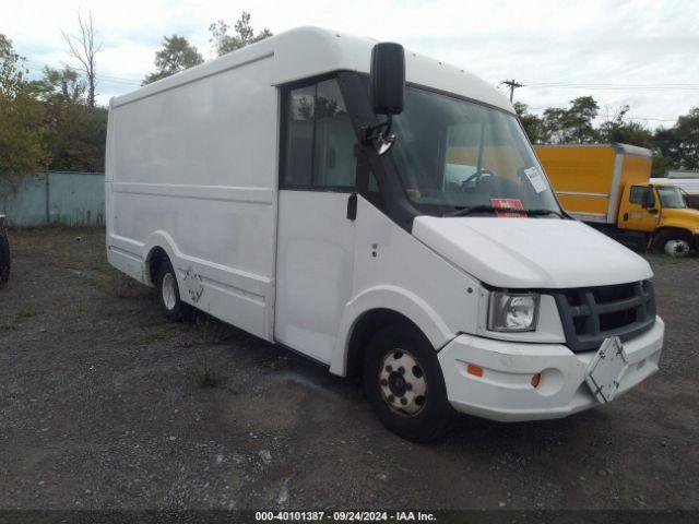  Salvage Isuzu Commercial Van