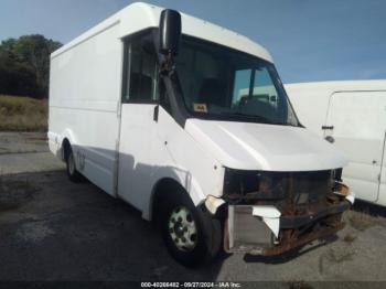  Salvage Isuzu Commercial Van