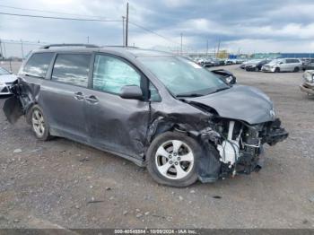  Salvage Toyota Sienna