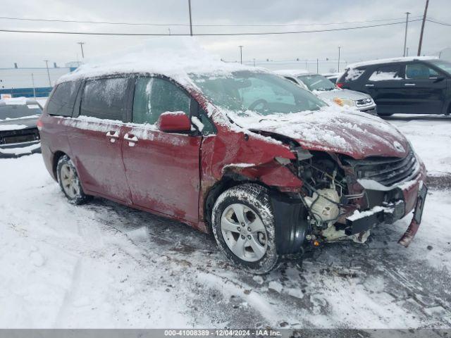  Salvage Toyota Sienna