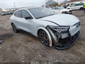  Salvage Ford Mustang