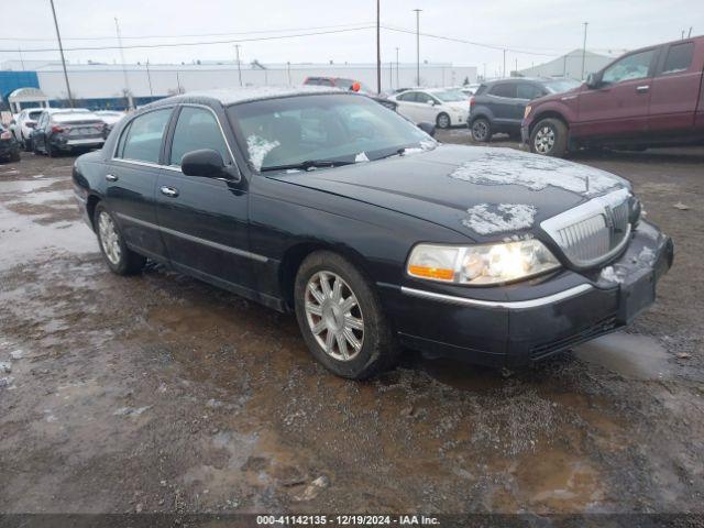  Salvage Lincoln Towncar