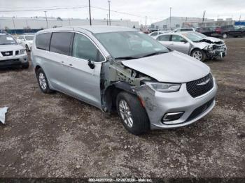  Salvage Chrysler Pacifica