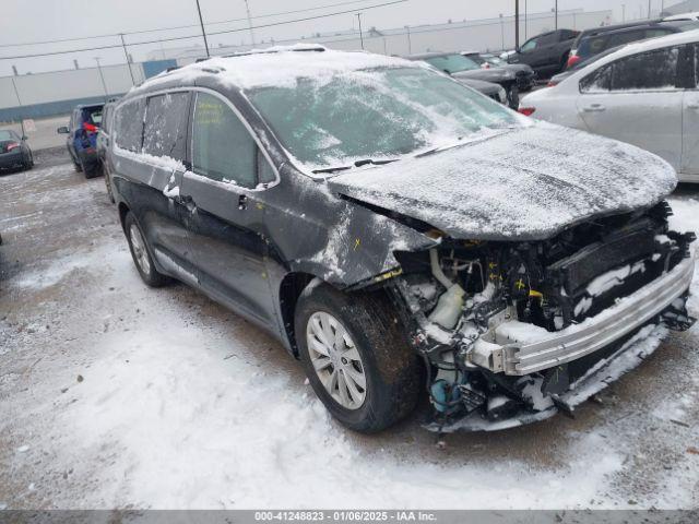  Salvage Chrysler Pacifica