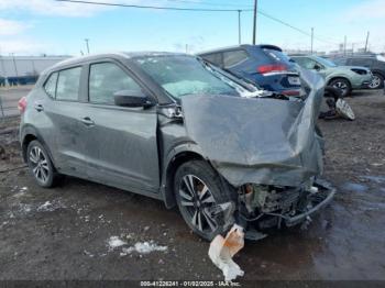  Salvage Nissan Kicks