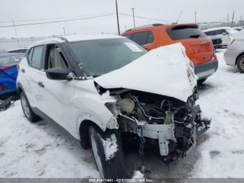  Salvage Nissan Kicks