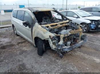  Salvage Chrysler Pacifica