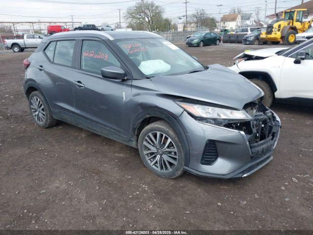 Salvage Nissan Kicks