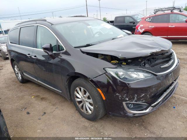  Salvage Chrysler Pacifica
