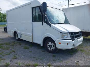  Salvage Isuzu Commercial Van