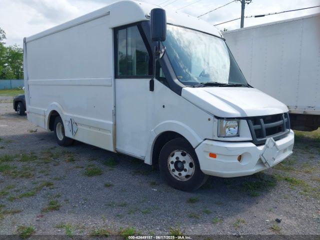  Salvage Isuzu Commercial Van