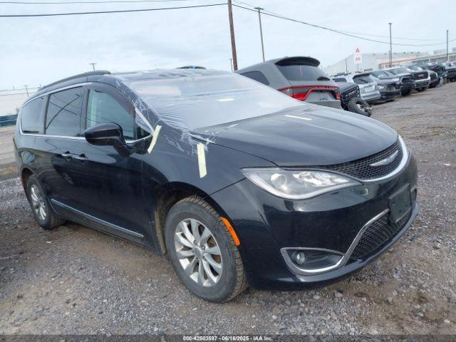  Salvage Chrysler Pacifica