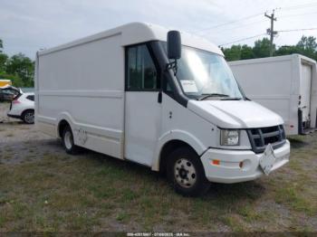  Salvage Isuzu Commercial Van