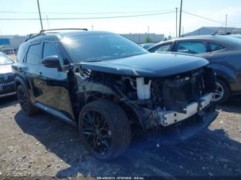  Salvage Nissan Pathfinder