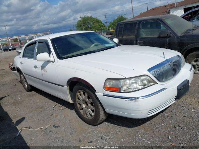  Salvage Lincoln Towncar