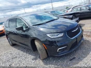  Salvage Chrysler Pacifica