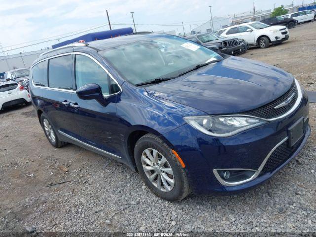  Salvage Chrysler Pacifica
