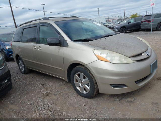  Salvage Toyota Sienna