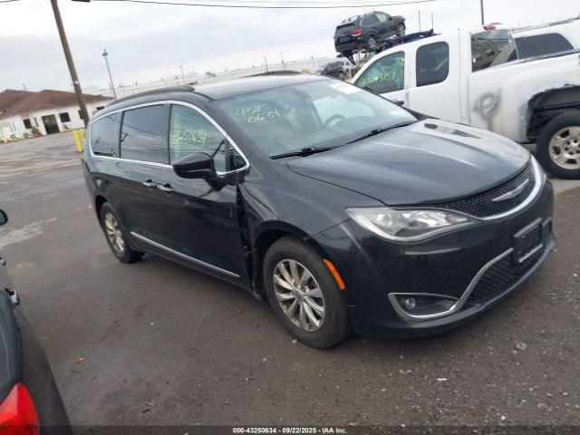  Salvage Chrysler Pacifica