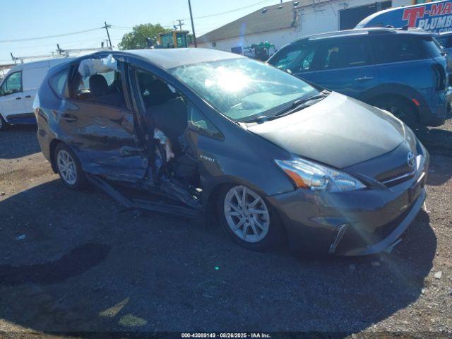  Salvage Toyota Prius v