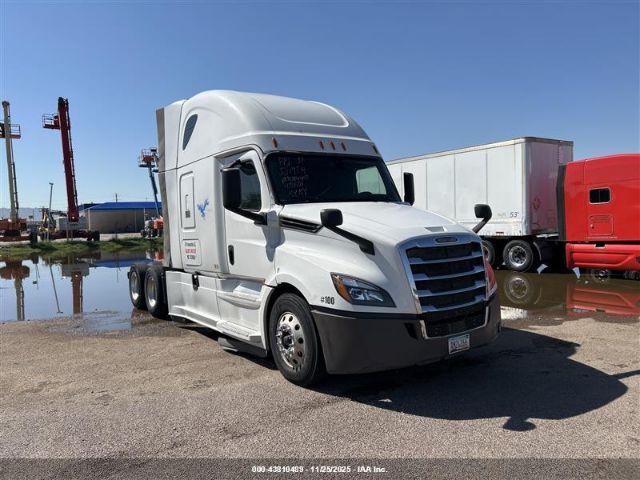  Salvage Freightliner New Cascadia 126
