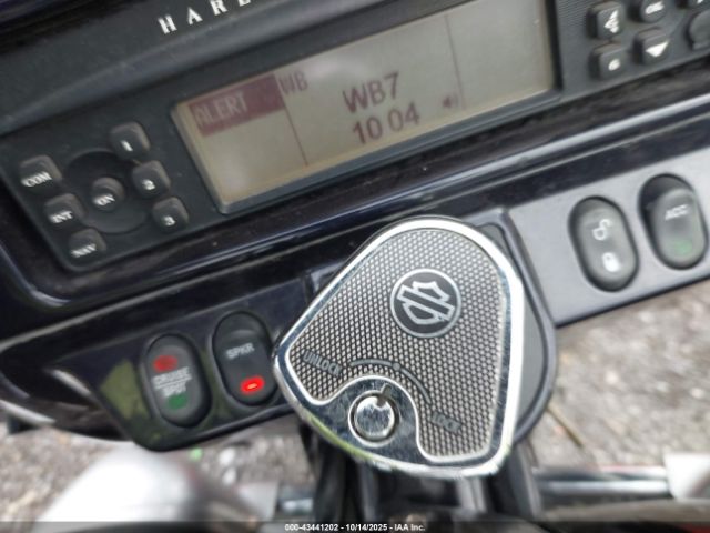 Harley-Davidson Flhtcuse7 Cvo Ultra Cls Electra Gld Image 13