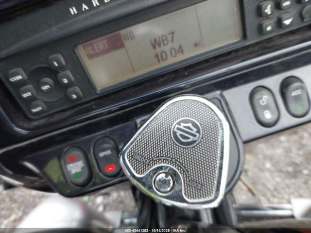 Harley-Davidson Flhtcuse7 Cvo Ultra Cls Electra Gld Image 13