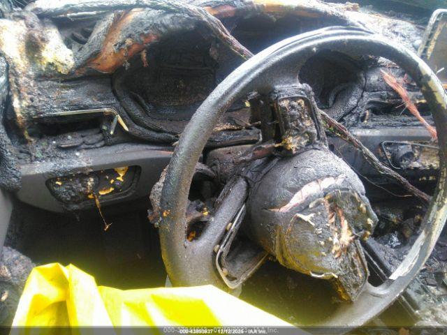 Toyota Camry Le Image 8