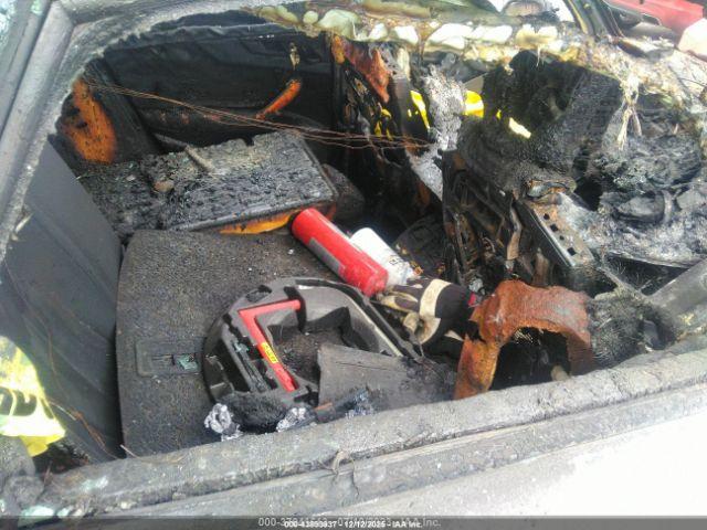 Toyota Camry Le Image 10