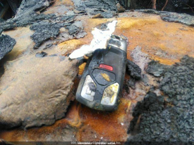 Toyota Camry Le Image 11