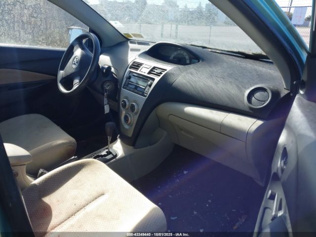 Toyota Yaris Image 2