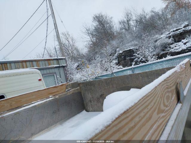 Peterbilt 337 Image 2