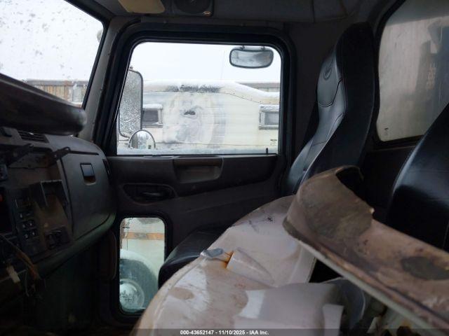 Peterbilt 337 Image 10