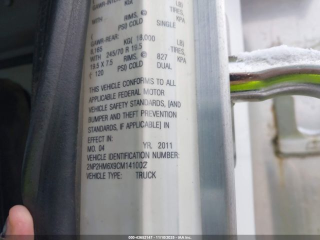 Peterbilt 337 Image 14