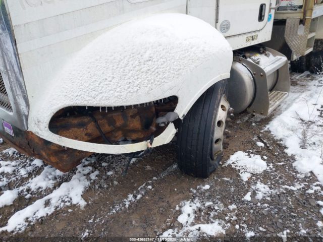 Peterbilt 337 Image 15