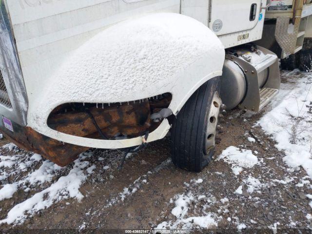 Peterbilt 337 Image 15