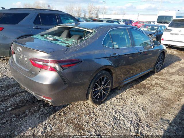 Toyota Camry Se Image 16