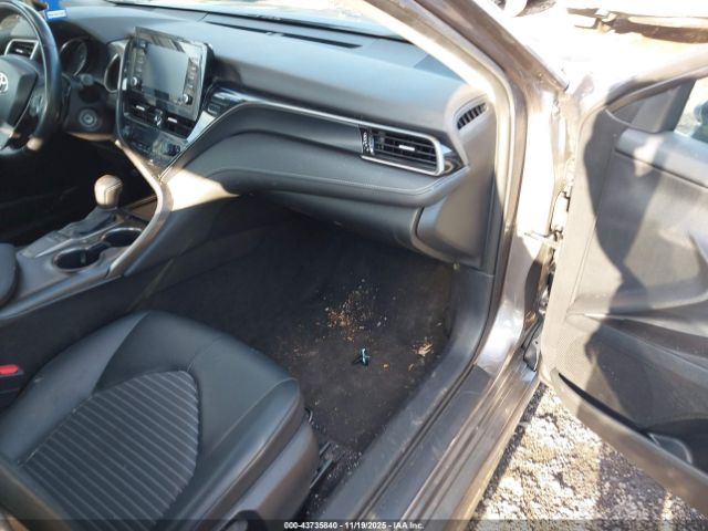 Toyota Camry Se Image 3