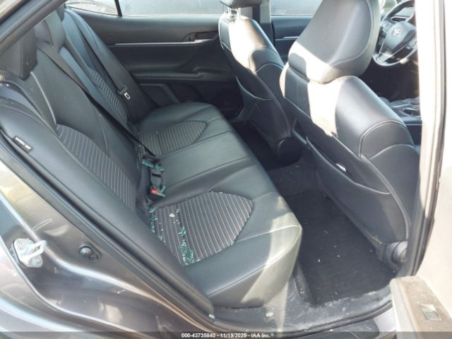 Toyota Camry Se Image 9