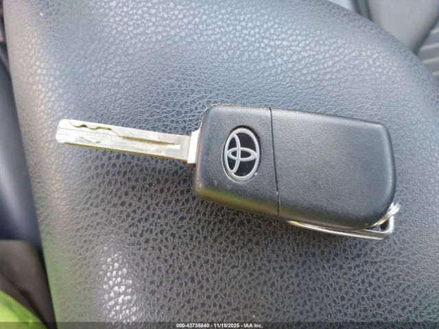 Toyota Camry Se Image 11