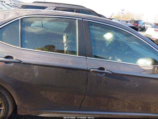 Toyota Camry Se Image 15