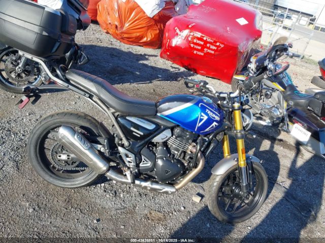 Triumph Motorcycle Speed 400 Image 4