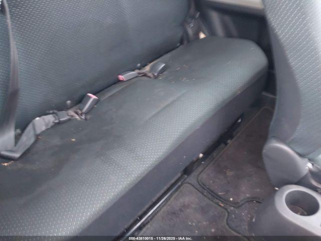 Toyota Yaris Image 9