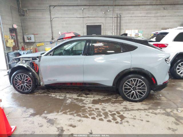 Ford Mustang Premium Image 11