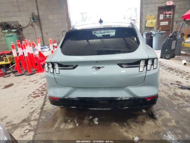 Ford Mustang Premium Image 14