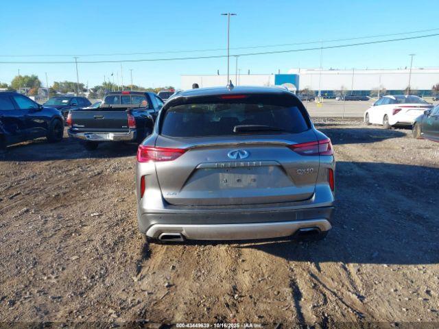 INFINITI Qx Essential Image 17