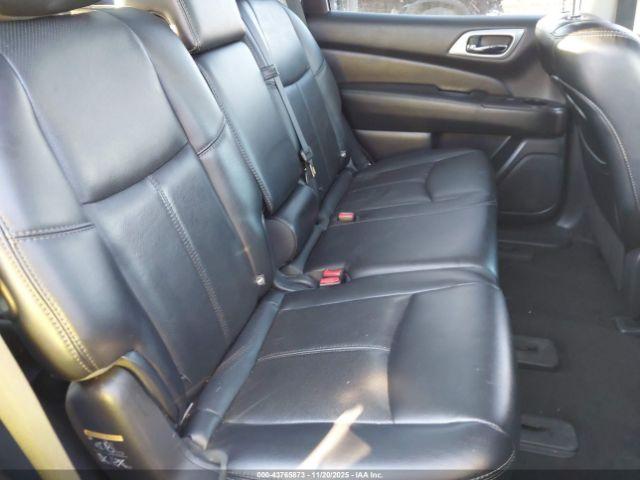 Nissan Pathfinder Platinum Image 4