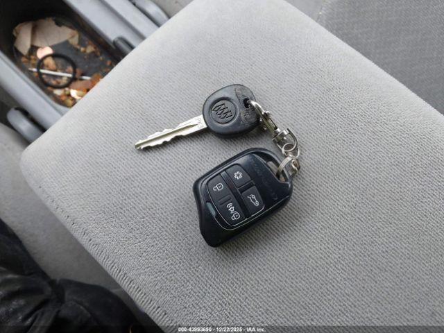 Buick LaCrosse Cx Image 7