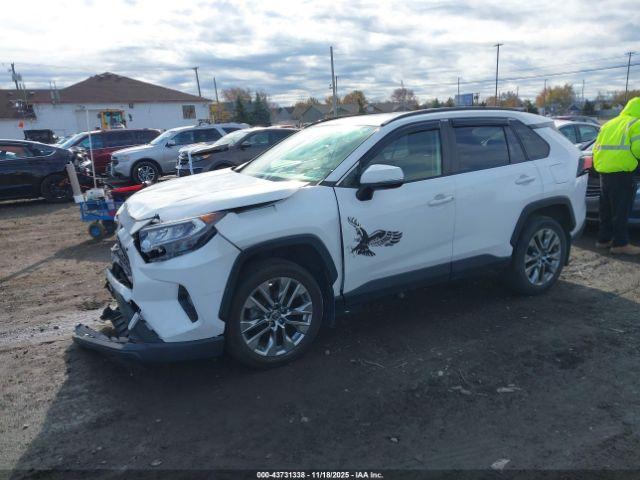 Toyota RAV4 Xle Premium Image 4
