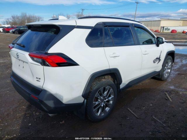 Toyota RAV4 Xle Premium Image 5